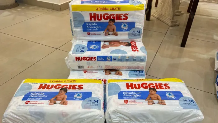192 fraldas Huggies Rápida absorção 5 pacotes, sendo 3 com 36un e 2 com 42un 