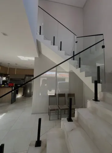 ESCADA DE VIDRO