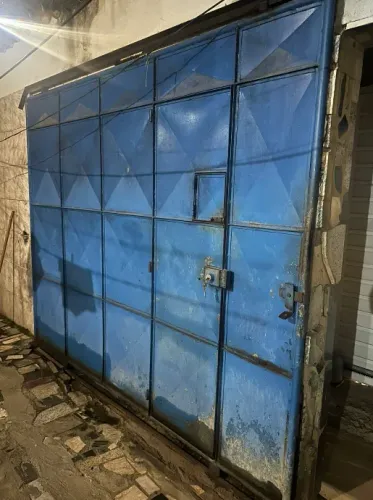 VENDO PORTÃO DE FERRO ( PORTÃO+GUIA+TRILHO )