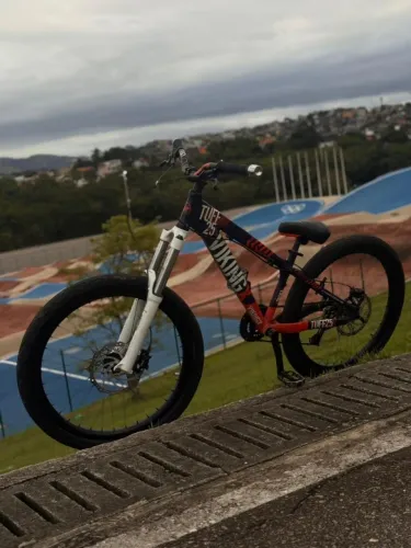 Bicicleta vikingx toda montada 