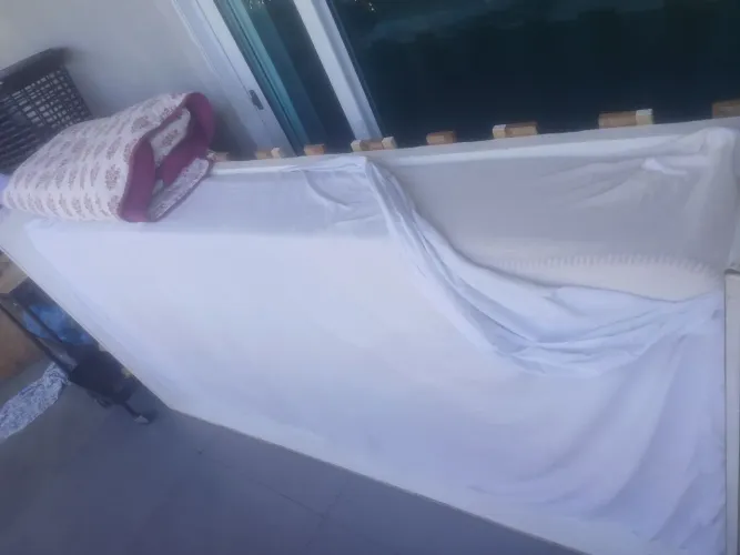 Cama e colchao de solteiro