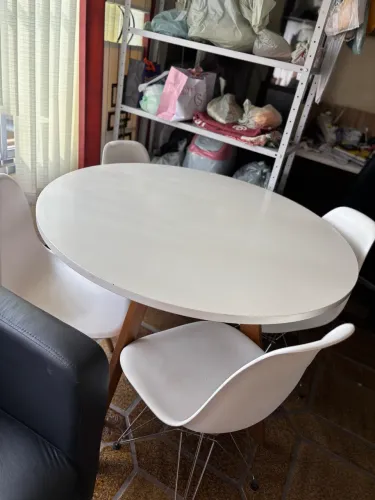 Mesa de jantar com 4 cadeiras 