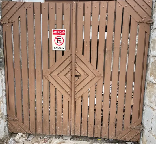 Portão em madeira
