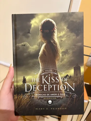 Livro The Kiss Of Deception 