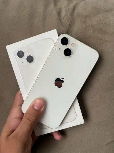 iPhone 13 branco com caixa bem novo