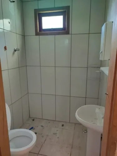 Kitnet/ Studio com 1 Quarto(s) e 1 banheiro(s) para Alugar, 30 m² por R$ 850 / Mês