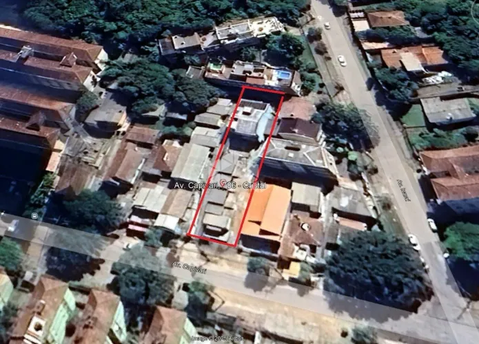 Terreno com casa de 306m2 dividida em 5 apartamentos, todos alugados!