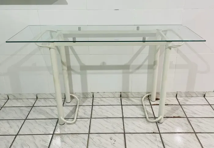 Aparador com tampa de vidro 120 reais
