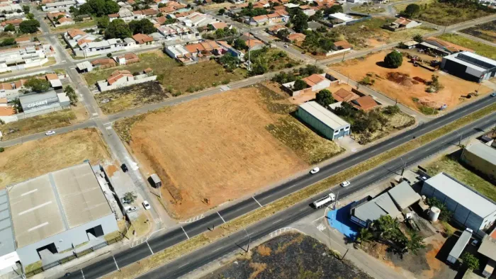 Alugo área com 4.645,00m2 em frente ao Anel Viário