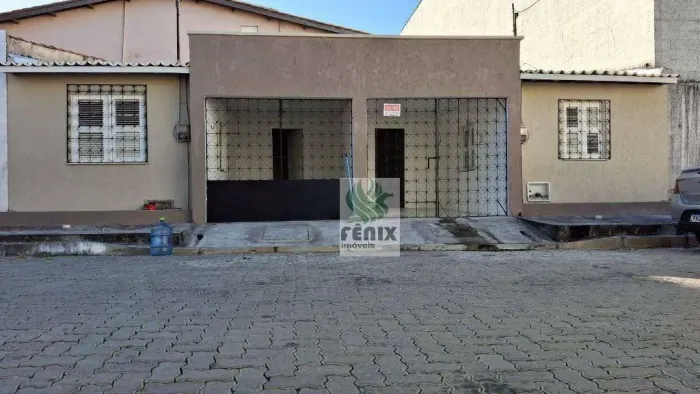 Casa com 2 quartos para alugar por R$ 750/mês - Barroso - Fortaleza/CE