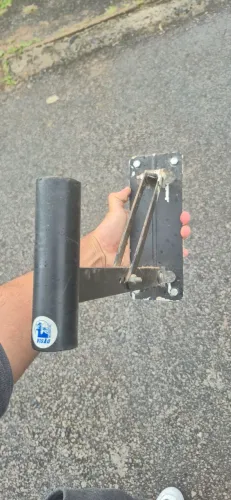 Suporte de microfone e caixas de som