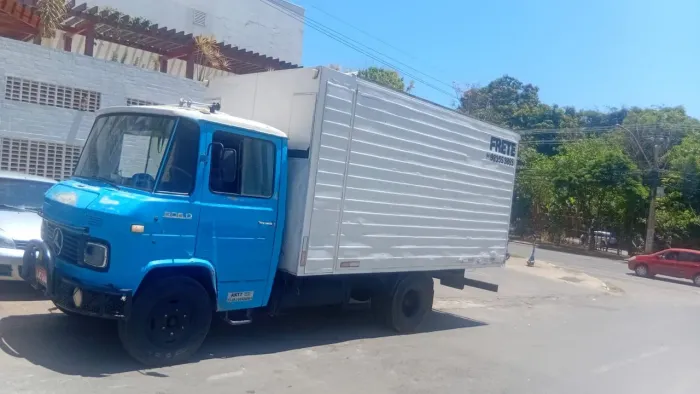 Caminhao bau de fretes e mudanças