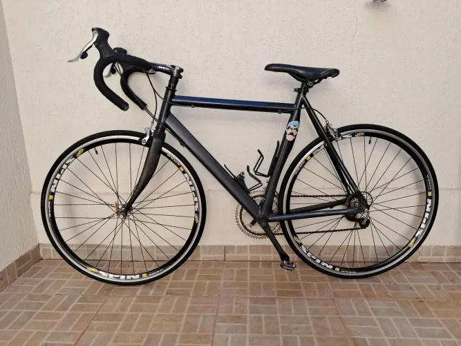 Bike Speed Gts câmbios 105 e sora + rolo de treino