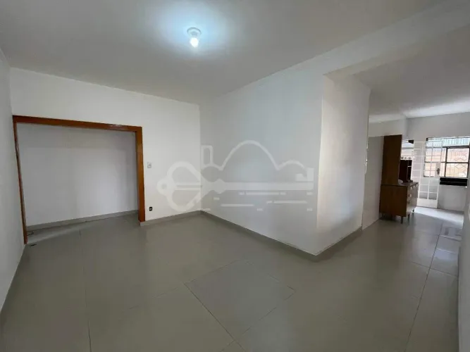 CASA LINEAR | 4 QUARTOS | 2 VAGAS - BAIRRO PLANALTO - R$ 8.000,00