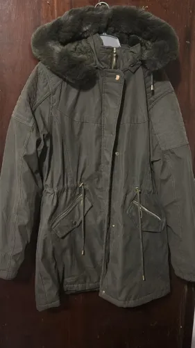 Jaqueta Feminina Verde Militar G2, semi nova, gola e interior revestida com algodão.