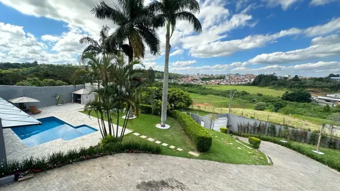 Luxuosa Casa - 03 Dormitórios - Suíte - Piscina - Planejados - Carapicuíba