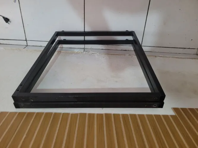 Vendo 2 pé de metal 70 cm, troco por Pc básico