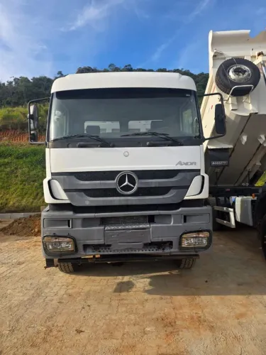 Mercedes 3344 6x4 caçamba