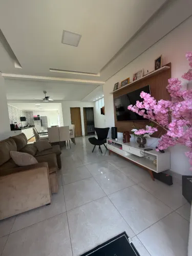 VENDO LINDA CASA NA RUA 08 DE VICENTE PIRES BRASÍLIA-DF