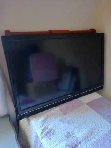 TV AOC , 42 polegadas , em funcionamento .Não é Smart.