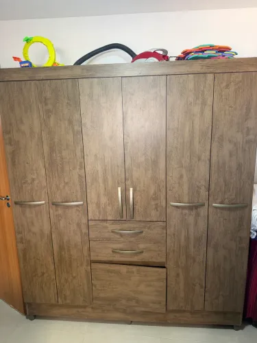 Guarda roupa 6 portas