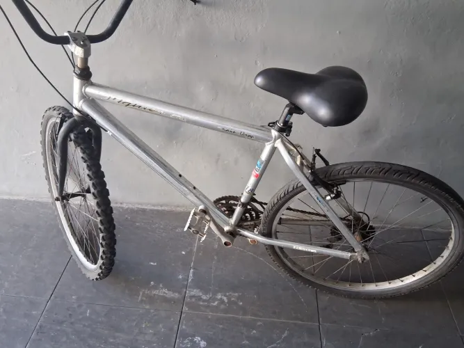 Bicicleta de alumínio 18 marchas