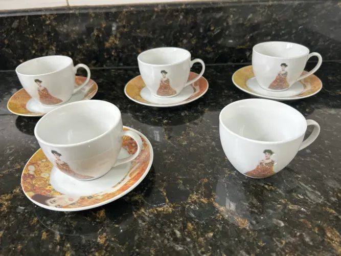 Xícaras de porcelana com design Gustav Klimt 