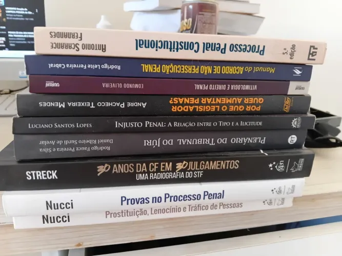 10 Livros de Direito Penal - Tema e Autores Diversos