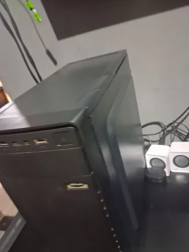 Pc e monitor pequeno de 60hz