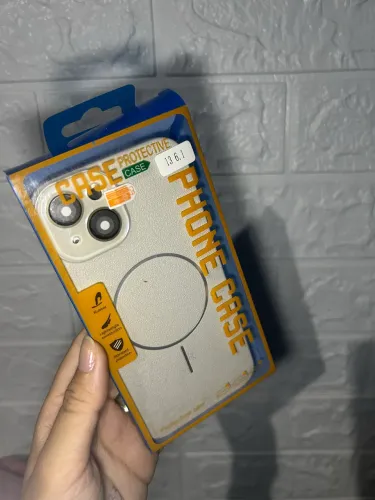 2 Capinhas IPhone 13 ?