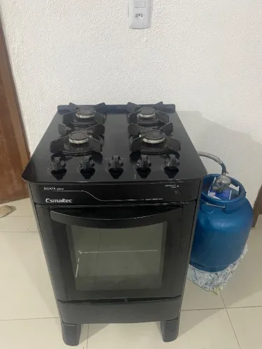 Fogão 4 bocas, tampo de vidro.
