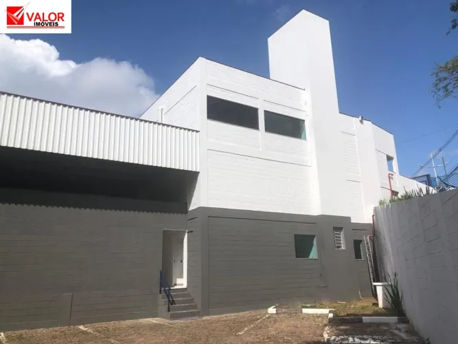 GALPAO INDUSTRIAL/COMERCIAL AMPLO, COM MUITO ESPAÇO PARA CAMINHOES, CARROS, VAO LIVRE ESPA