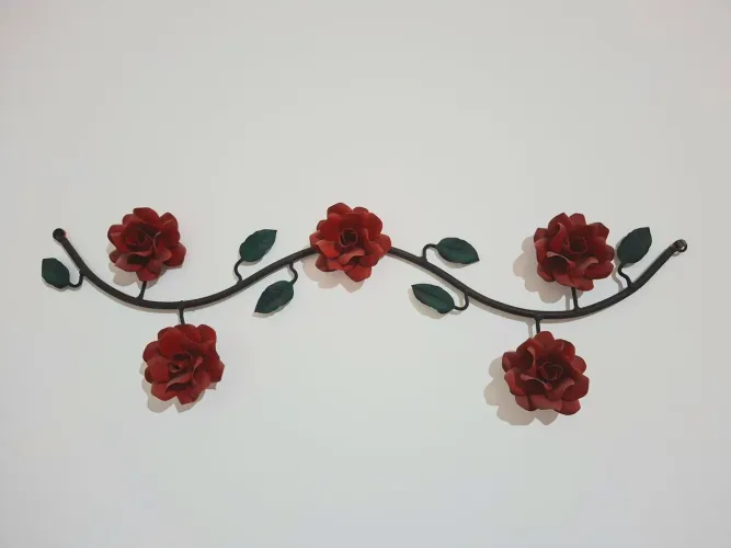 LINDAS FLORES VERMELHAS DECORATIVAS DE FERRO - ROSAS VERMELHAS, ELEGANTE E CHARMOSAS