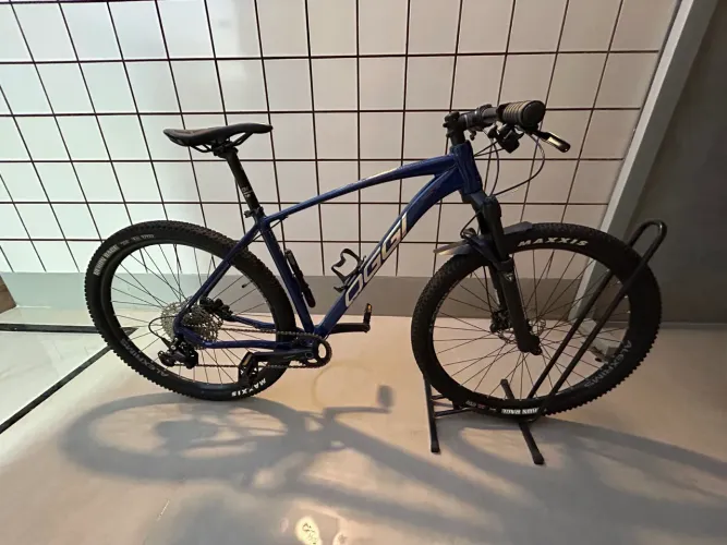 Oggi Big Wheel 7.3 2026 Azul - Shimano Deore 12v e Suspensão a Ar