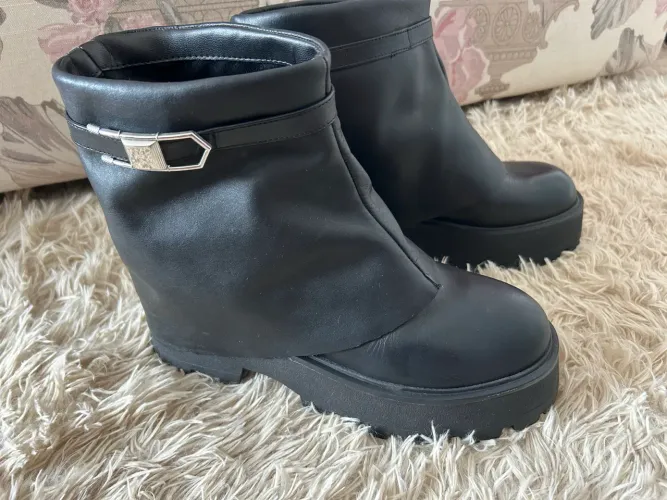 Bota Arezzo - tamanho 36