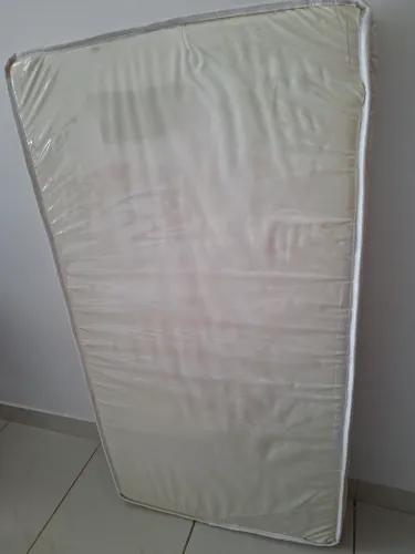 VENDE-SE COLCHÃO BERÇO SEMI NOVO