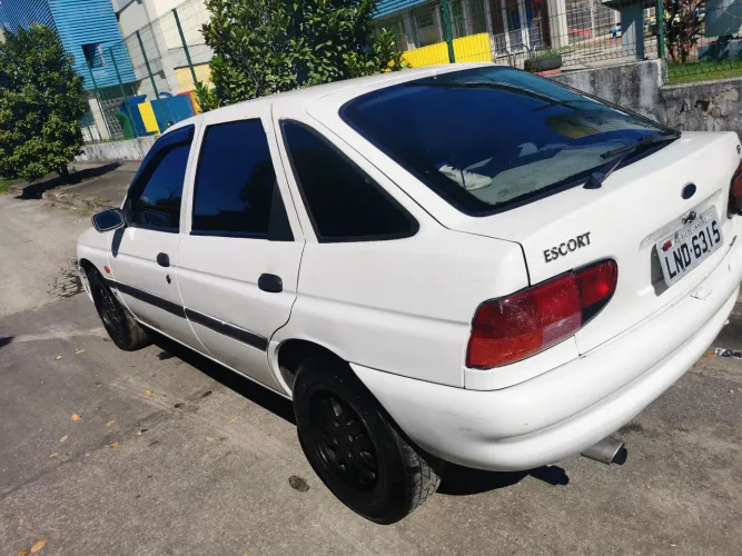 Ford Escort GL 1.6 MPI 2000