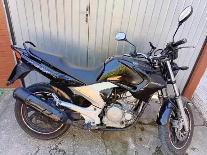 Vende-se Yamaha Fazzer 250cc
