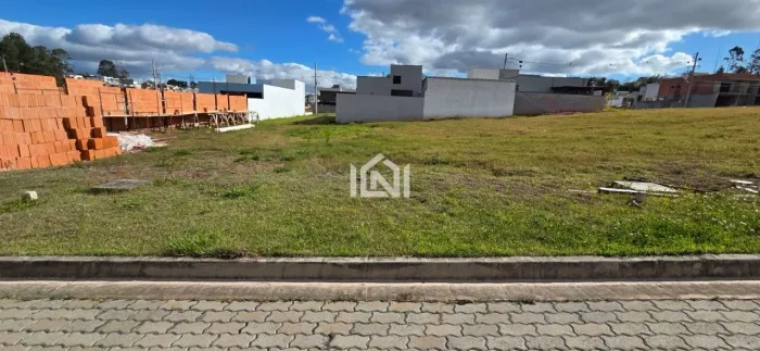 Terreno à venda no condomínio Lago dos Pássaros