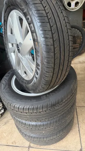 Jogo de rodas aro 15 com pneus ?