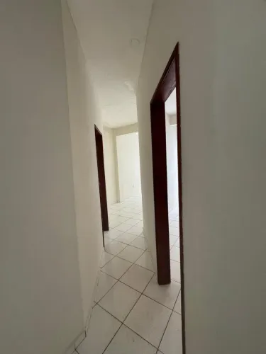ALUGA-SE APARTAMENTO 2/4 NO CENTRO