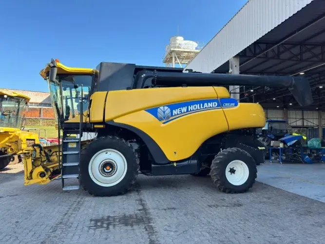 Colheitadeira New Holland CR5.85