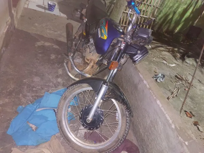 Está meio suja mas tá tudo em ordem só pegar e andar