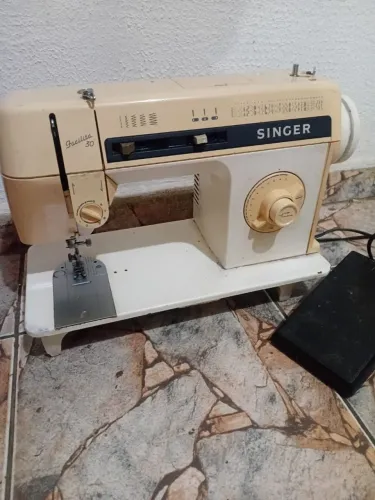 Máquina de costura singer