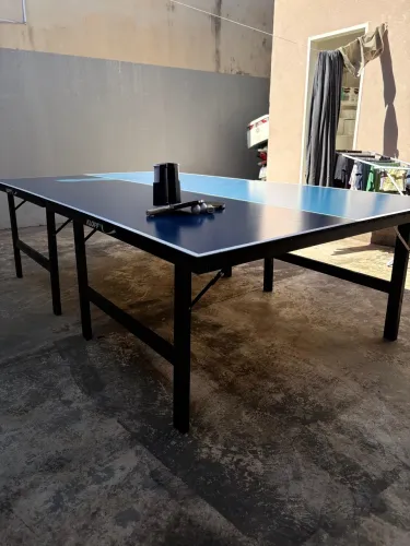 Mesa de ping pong novíssima com rede e raquete 