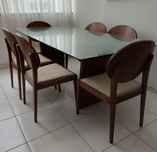 Mesa de madeira 6 lugares