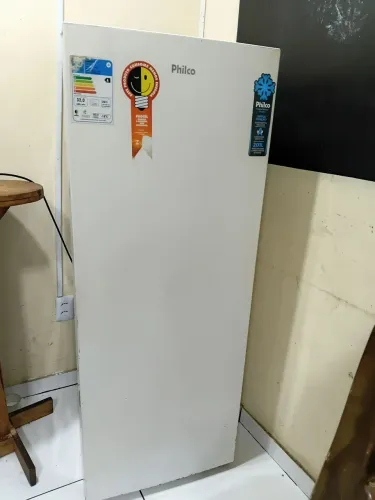 Freezer vertical reverse 201 litros.