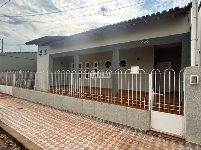 Casa com 3 Quarto(s) e 4 banheiro(s) para Alugar, 10 m² por R$ 3000 / Mês