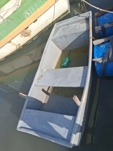 Caíque ou bote de apoio de fibra