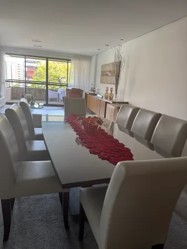 Oito cadeiras para mesa de jantar